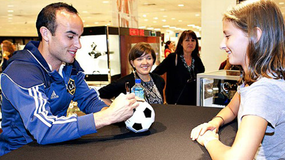 FIFA 16 Communication with Fans